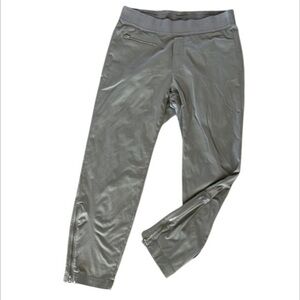 Athleta mod Trekkie crop pants size 8